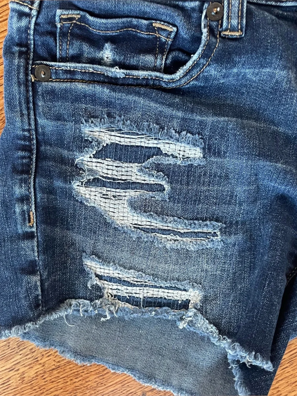 American Eagle Shortie Jean Shorts Women’s 4 Stretch Distressed Midi Daisy Dukes - Picture 8 of 16